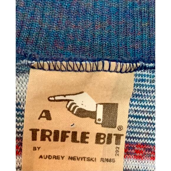 Soft 90s Style Long Sleeve - Picture 5 of 5